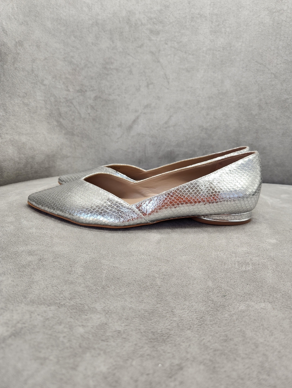 Naturalizer Flats 9.5 Wide Silver Snake Leather Havana Pointy Toe V-cut New $120 - Picture 2 of 14